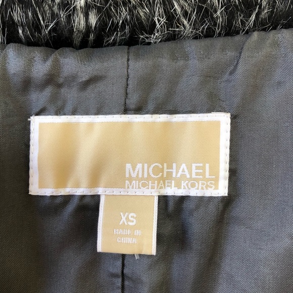 Michael Kors Faux Fur Black/White Clasped Vest. XS - Picture 3 of 6
